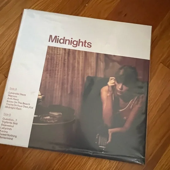 Signed Taylor Swift Midnights Vinyl - Picture 2 of 4